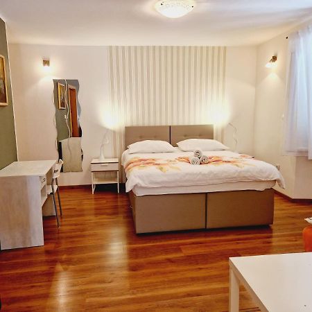 Apartment Casa Nova โรวีน ภายนอก รูปภาพ