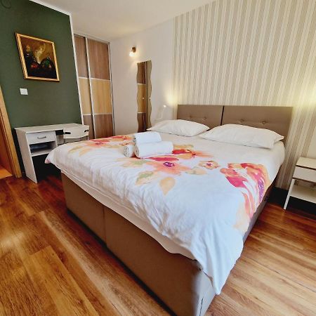 Apartment Casa Nova โรวีน ภายนอก รูปภาพ