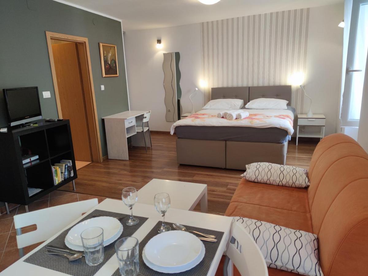 Apartment Casa Nova โรวีน ภายนอก รูปภาพ