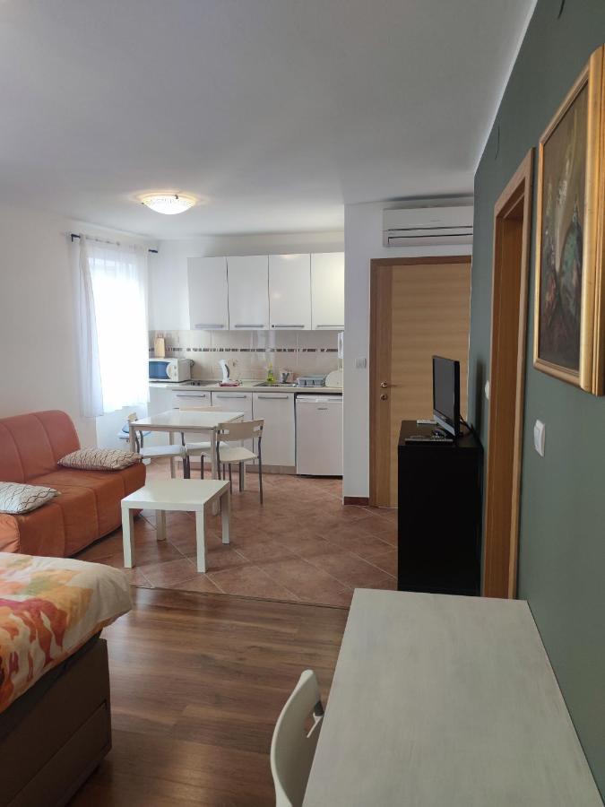 Apartment Casa Nova โรวีน ภายนอก รูปภาพ
