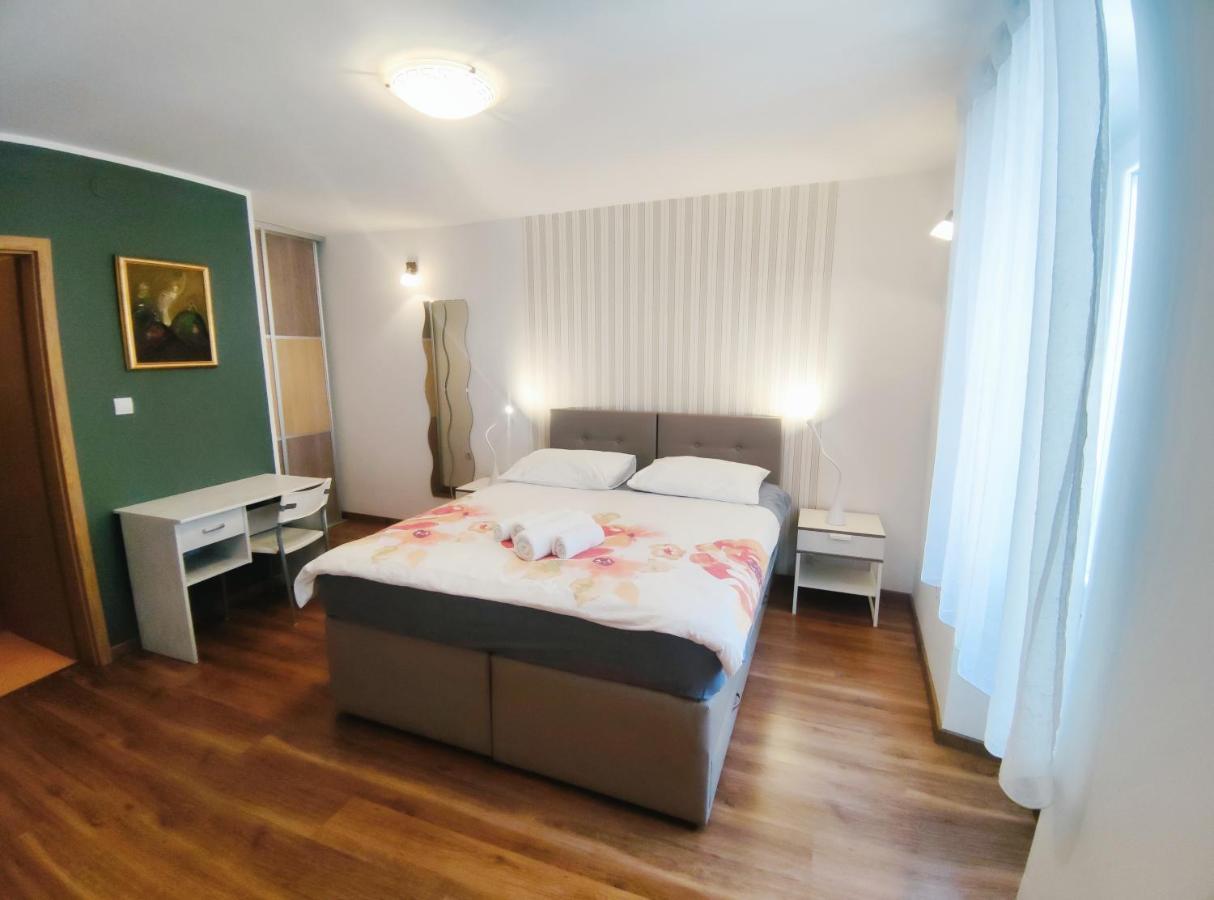 Apartment Casa Nova โรวีน ภายนอก รูปภาพ