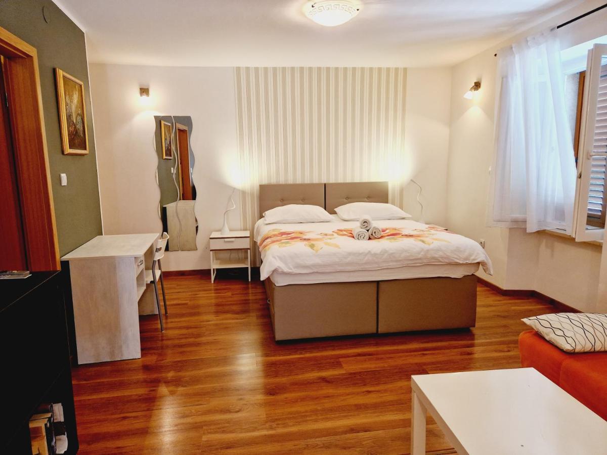 Apartment Casa Nova โรวีน ภายนอก รูปภาพ