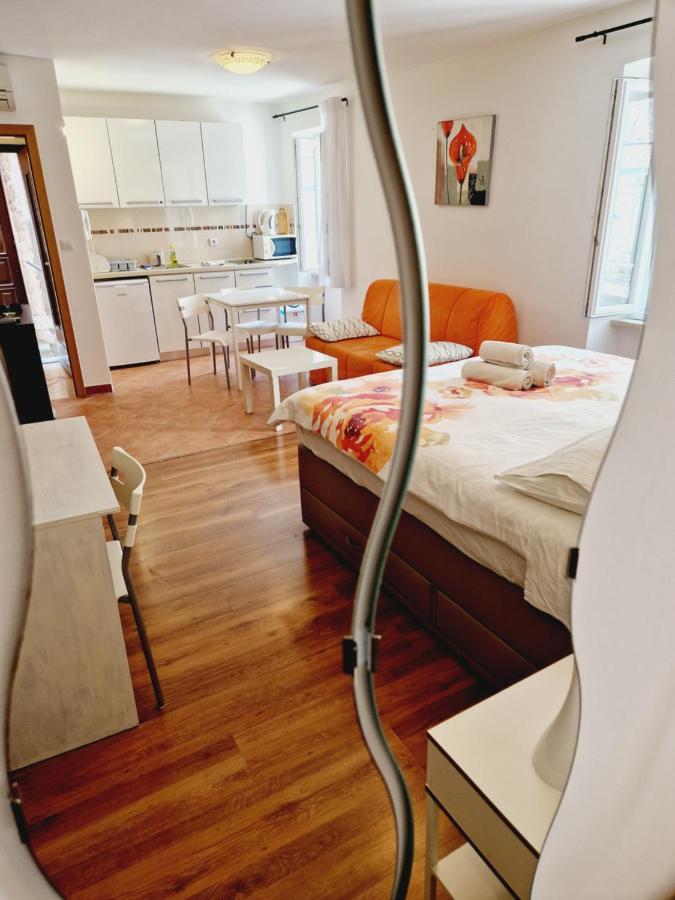 Apartment Casa Nova โรวีน ภายนอก รูปภาพ