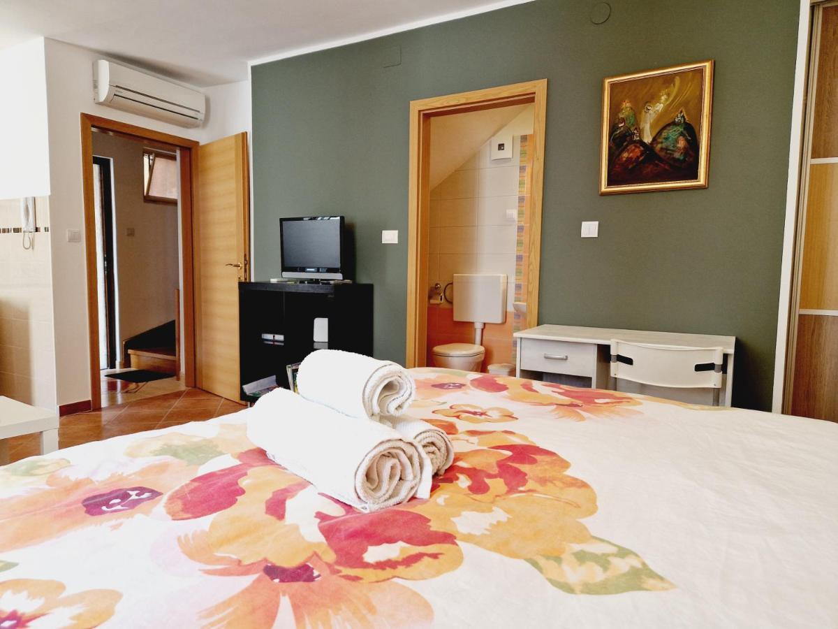 Apartment Casa Nova โรวีน ภายนอก รูปภาพ