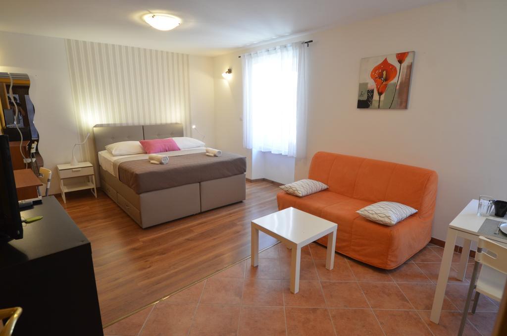 Apartment Casa Nova โรวีน ภายนอก รูปภาพ