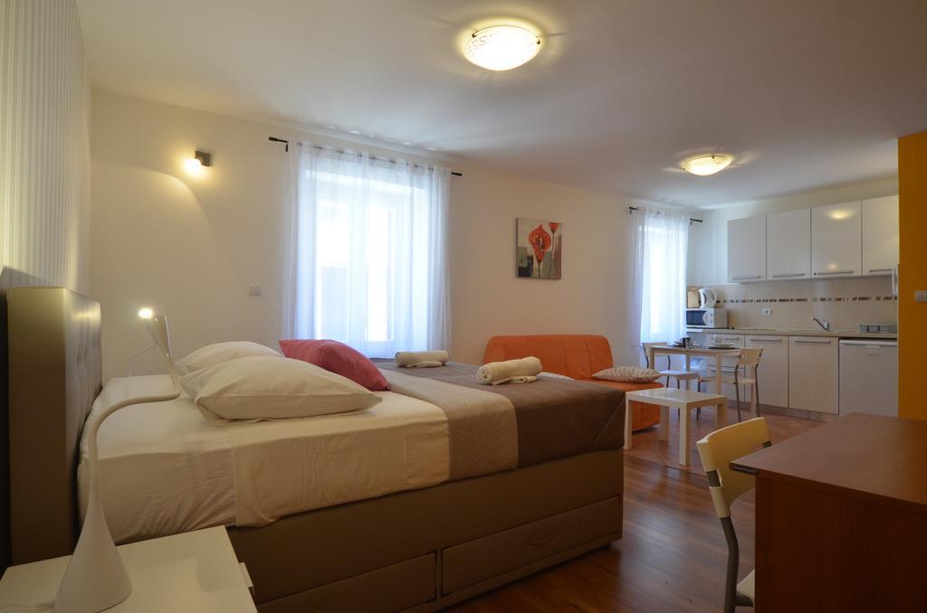 Apartment Casa Nova โรวีน ภายนอก รูปภาพ