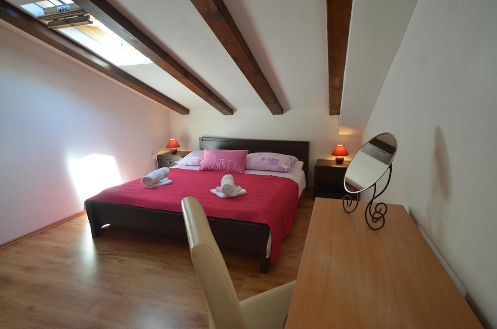 Apartment Casa Nova โรวีน ภายนอก รูปภาพ